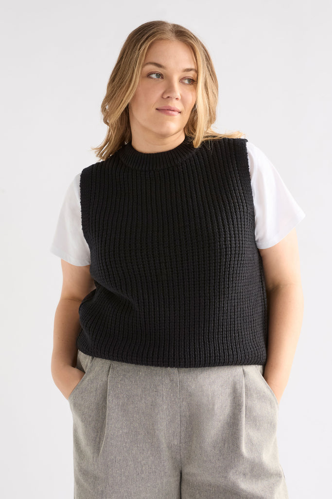 Elk Arp Vest - Black