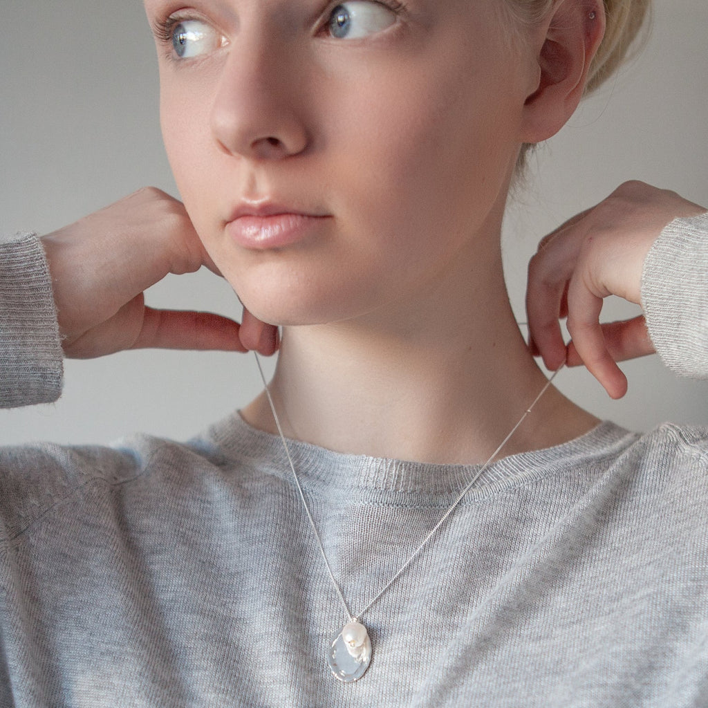 Geneine Honey Portrait of A Pearl Necklace