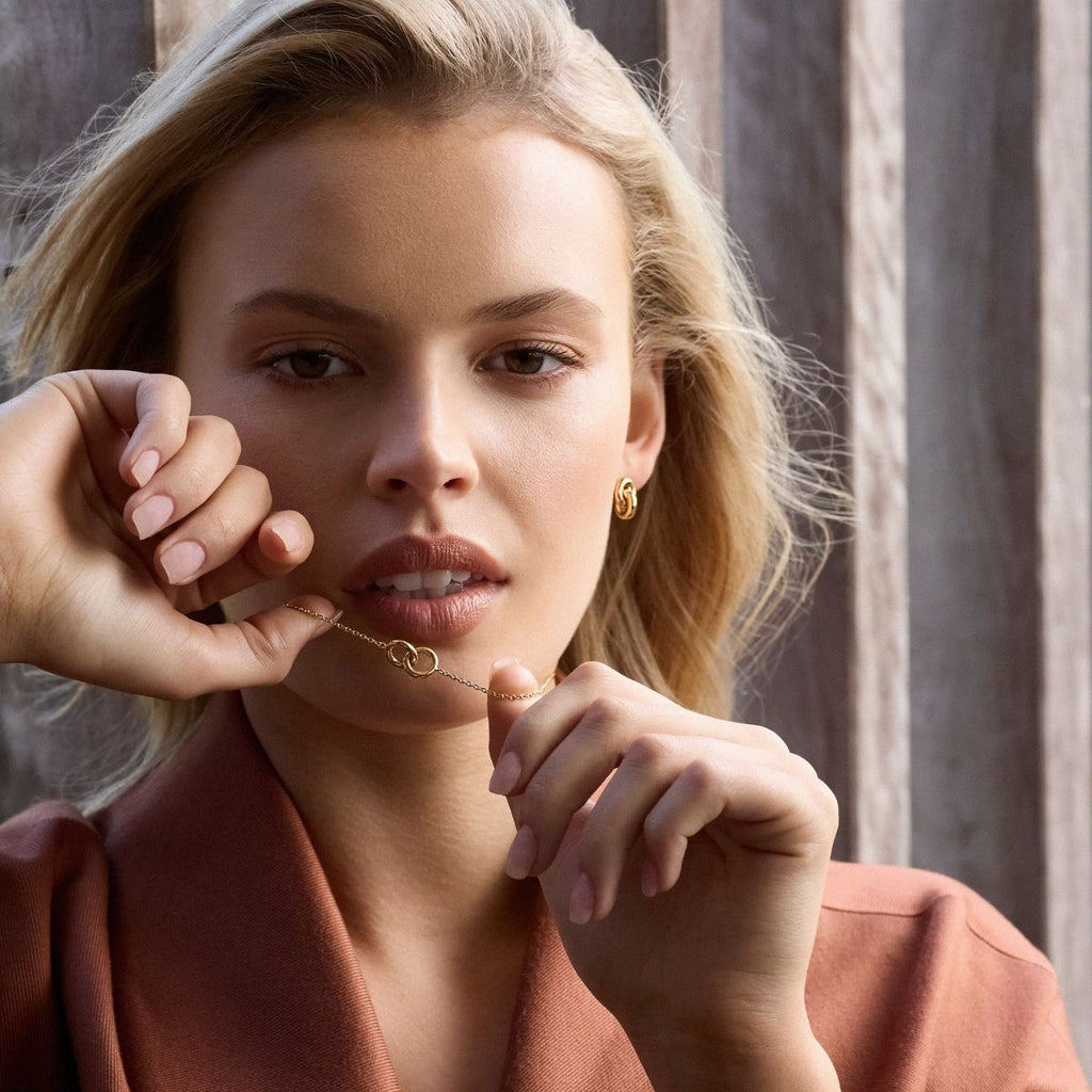 Najo Embrace Necklace